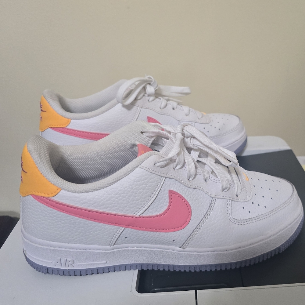 Nike Air Force 1 Low Coral Chalk Laser Orange (GS) 7Y / WMNS Sz 8.5 [DV7762-100]